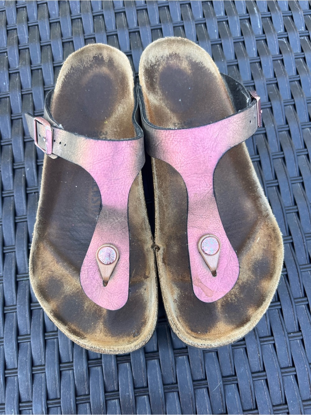 Birkenstock Pink Iridescent Gizeh Sandals size 39 / US women’s 8.5